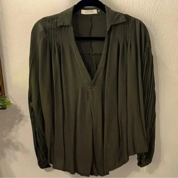 Olive Green Mustard Seed V-Neck Flowy Top Size Medium - Picture 1 of 4